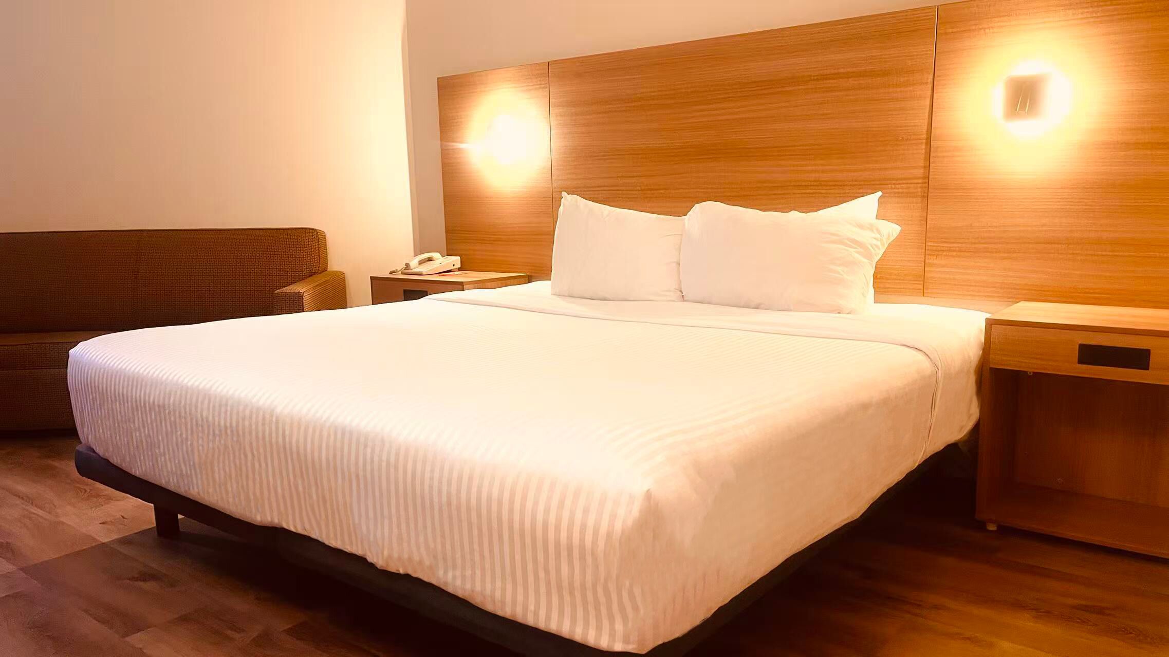 Room, 1 King Bed, Non Smoking | Desk, blackout drapes, soundproofing, iron/ironing board