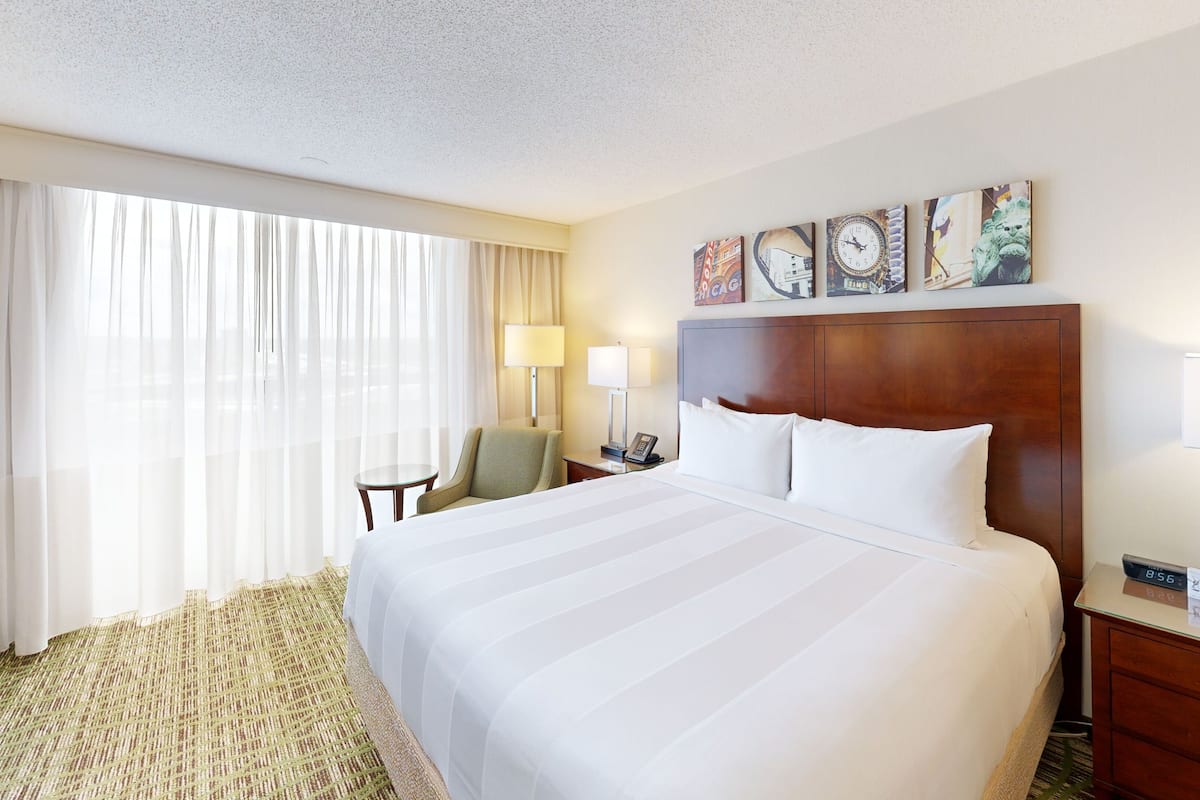 Pillowtop beds, in-room safe, desk, laptop workspace