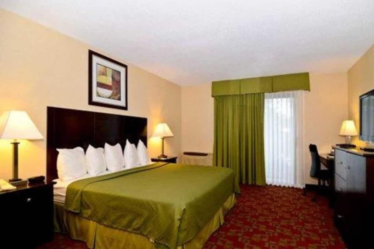 Premium bedding, pillowtop beds, desk, laptop workspace