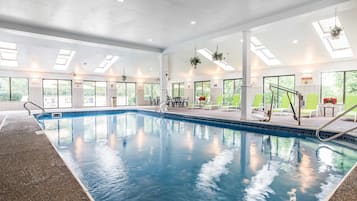 Indoor pool, sun loungers