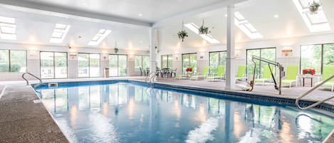 Indoor pool, pool loungers