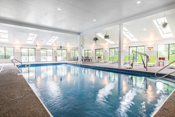 Indoor pool, pool loungers