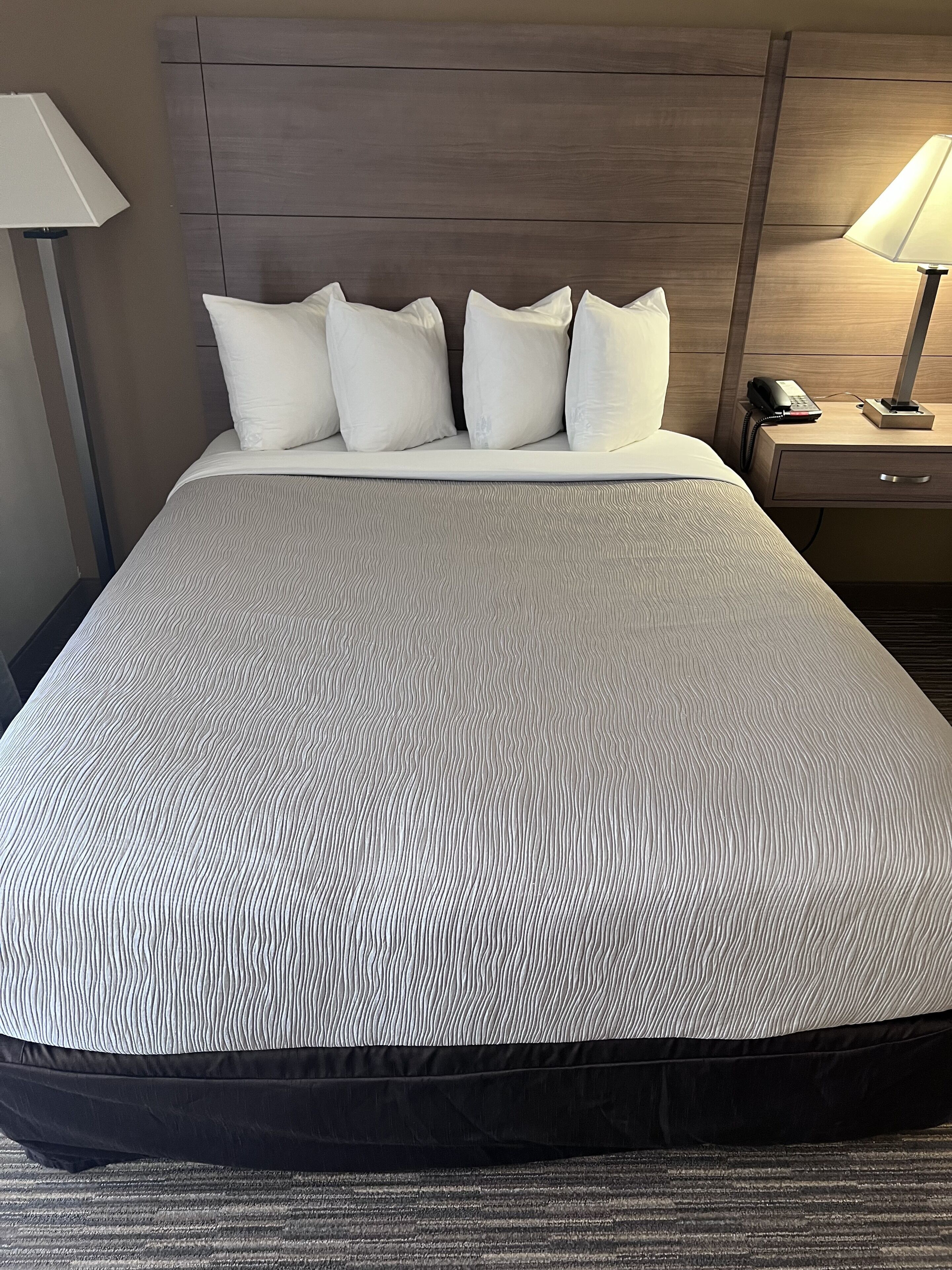 Ropa de cama de alta calidad y colchones con acolchado adicional