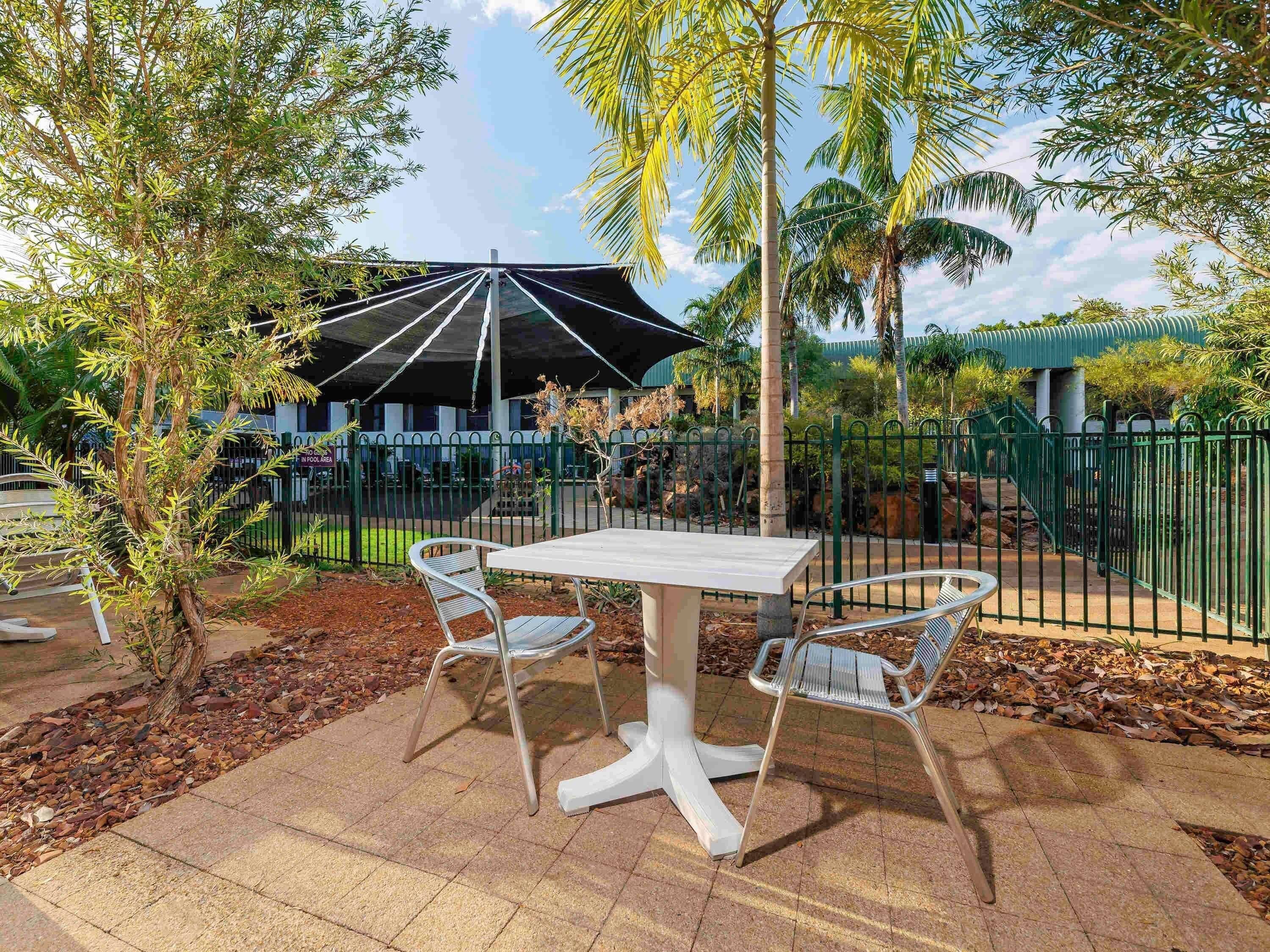 Caja de seguridad en la habitación, escritorio y insonorización 