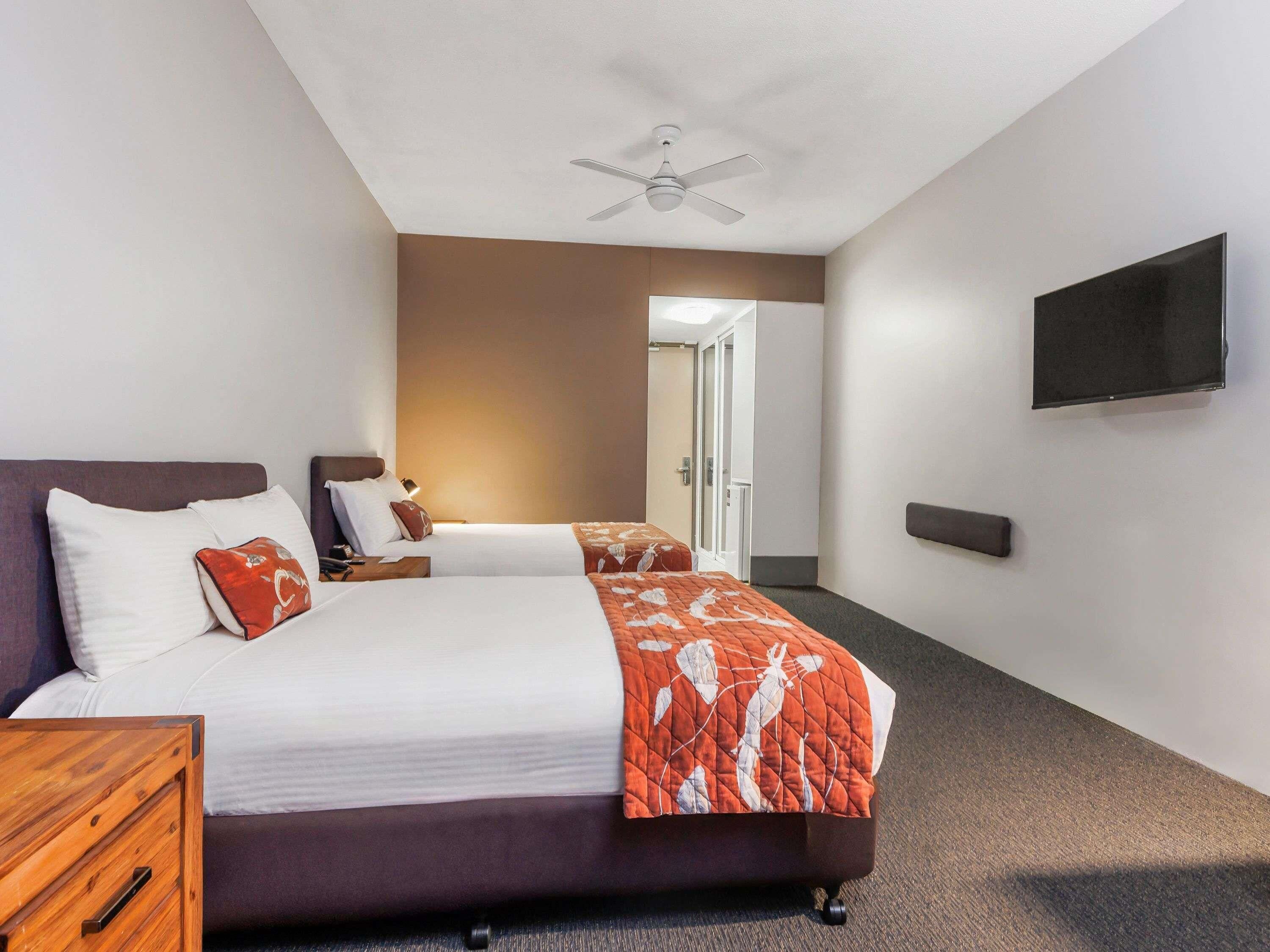 Phòng 2 giường đơn phong cách cổ điển | Két bảo mật tại phòng, bàn, phòng cách âm, bàn ủi/dụng cụ ủi quần áo 