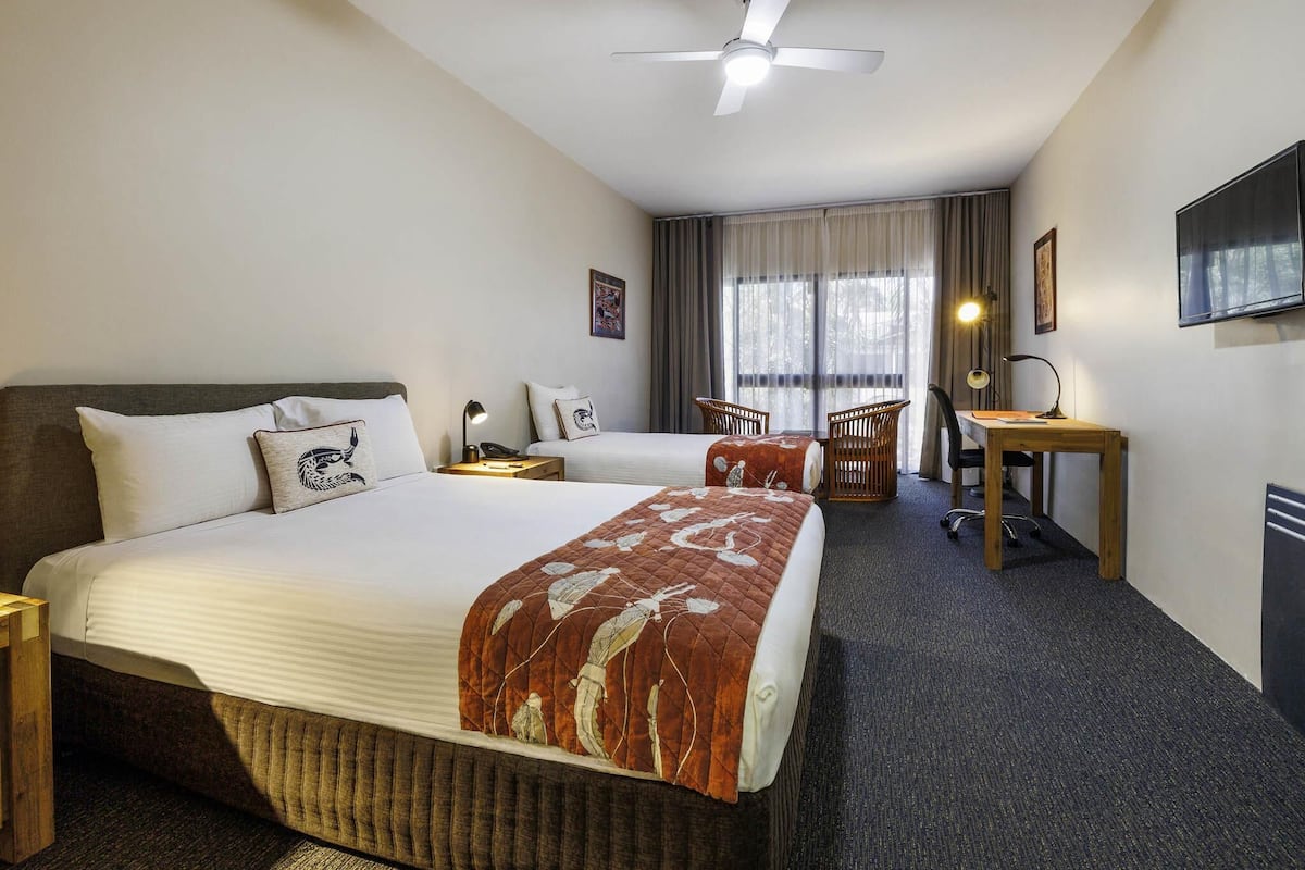 Superior-rum | Värdeförvaringsskåp på rummet, skrivbord och ljudisolering