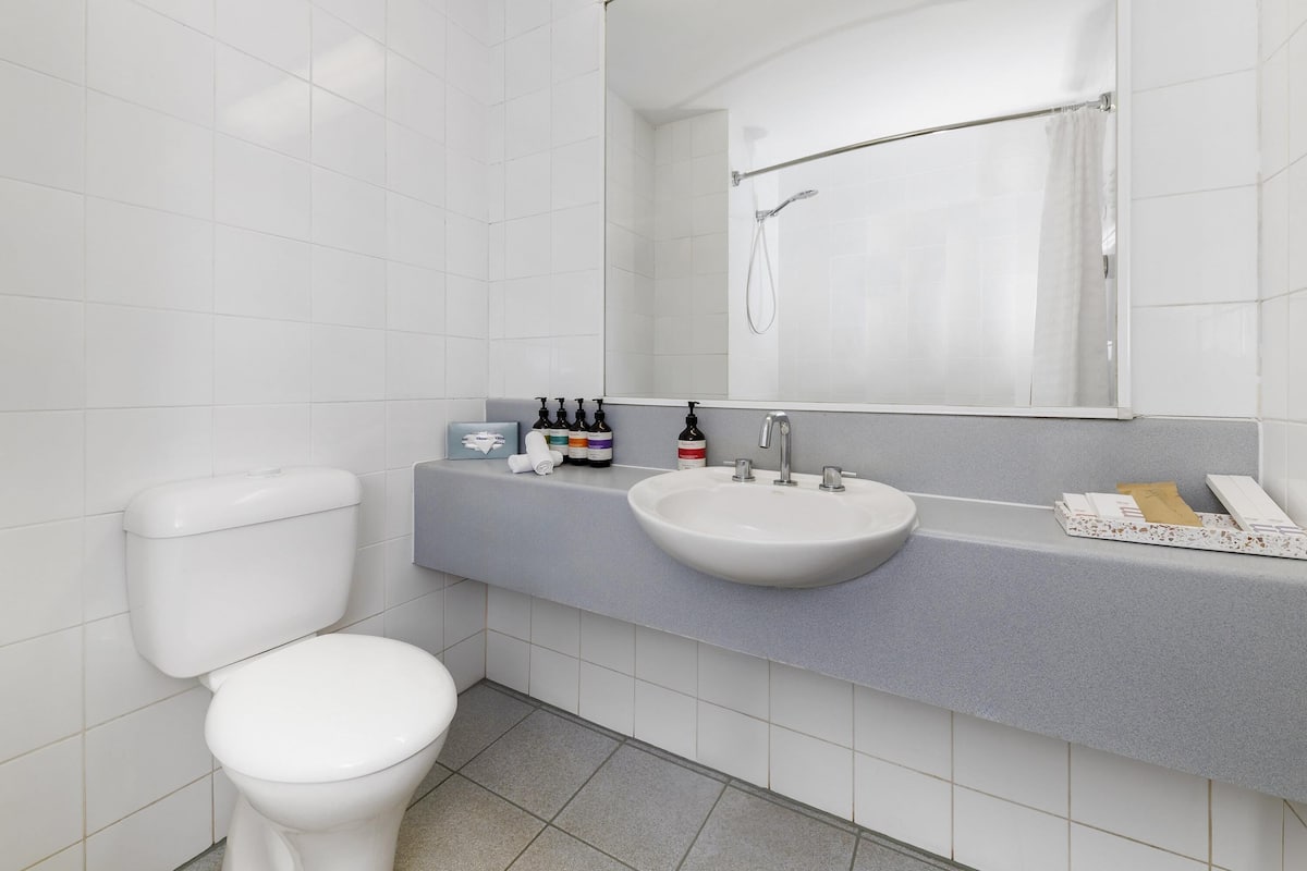 In-room safe, desk, soundproofing, iron/ironing board