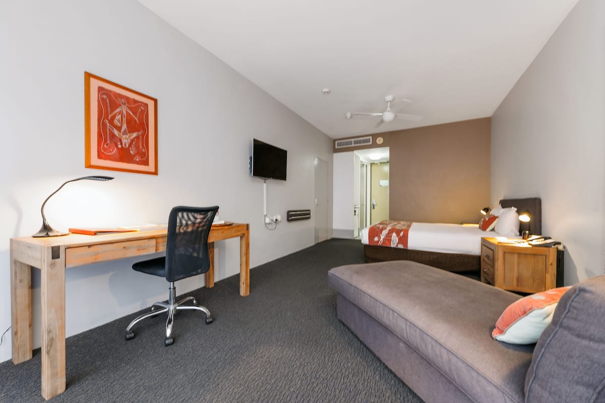 Standard Room, 1 Queen Bed