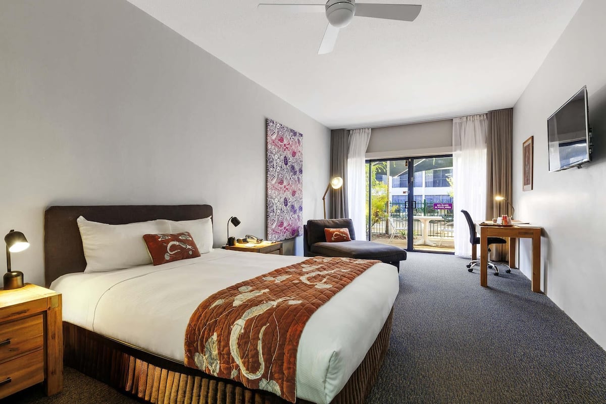In-room safe, desk, soundproofing, iron/ironing board