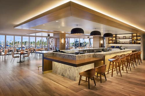 2 restaurantes: opção de café da manhã, almoço e jantar