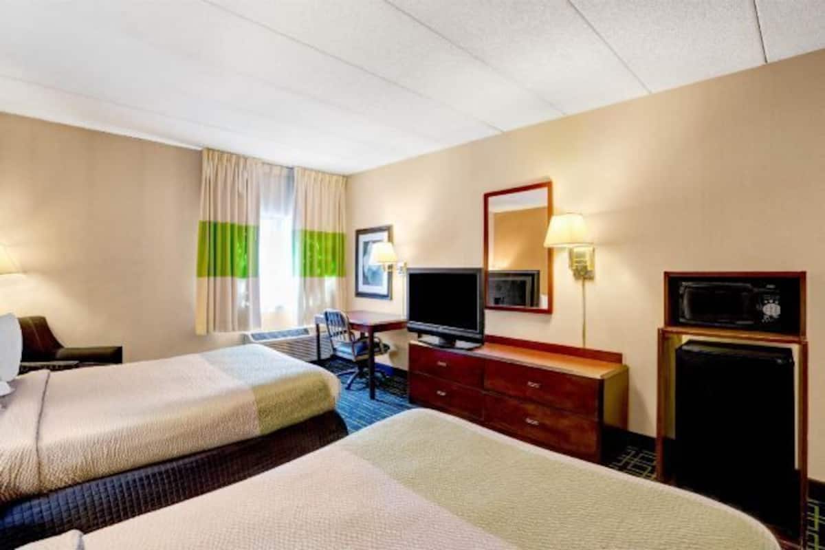 In-room safe, desk, laptop workspace, blackout curtains