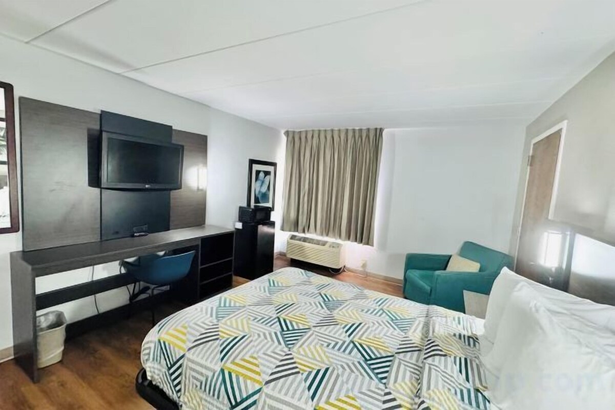 In-room safe, desk, laptop workspace, blackout drapes