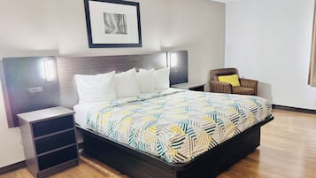 Standardværelse - 1 kingsize-seng - ikke-ryger | Pengeskab på værelset, skrivebord, arbejdsområde til bærbare computere