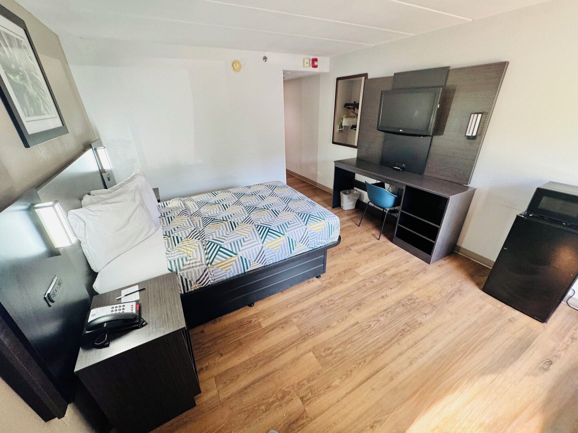 標準客房, 1 張標準雙人床, 無障礙, 非吸煙房 | 客房內保險箱、書桌、筆電工作空間、遮光布/窗簾