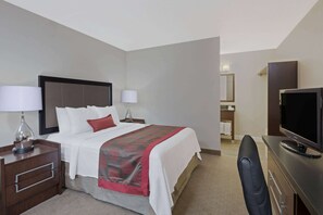 In-room safe, desk, blackout drapes, iron/ironing board - Ramada by Wyndham Boston (Boston)