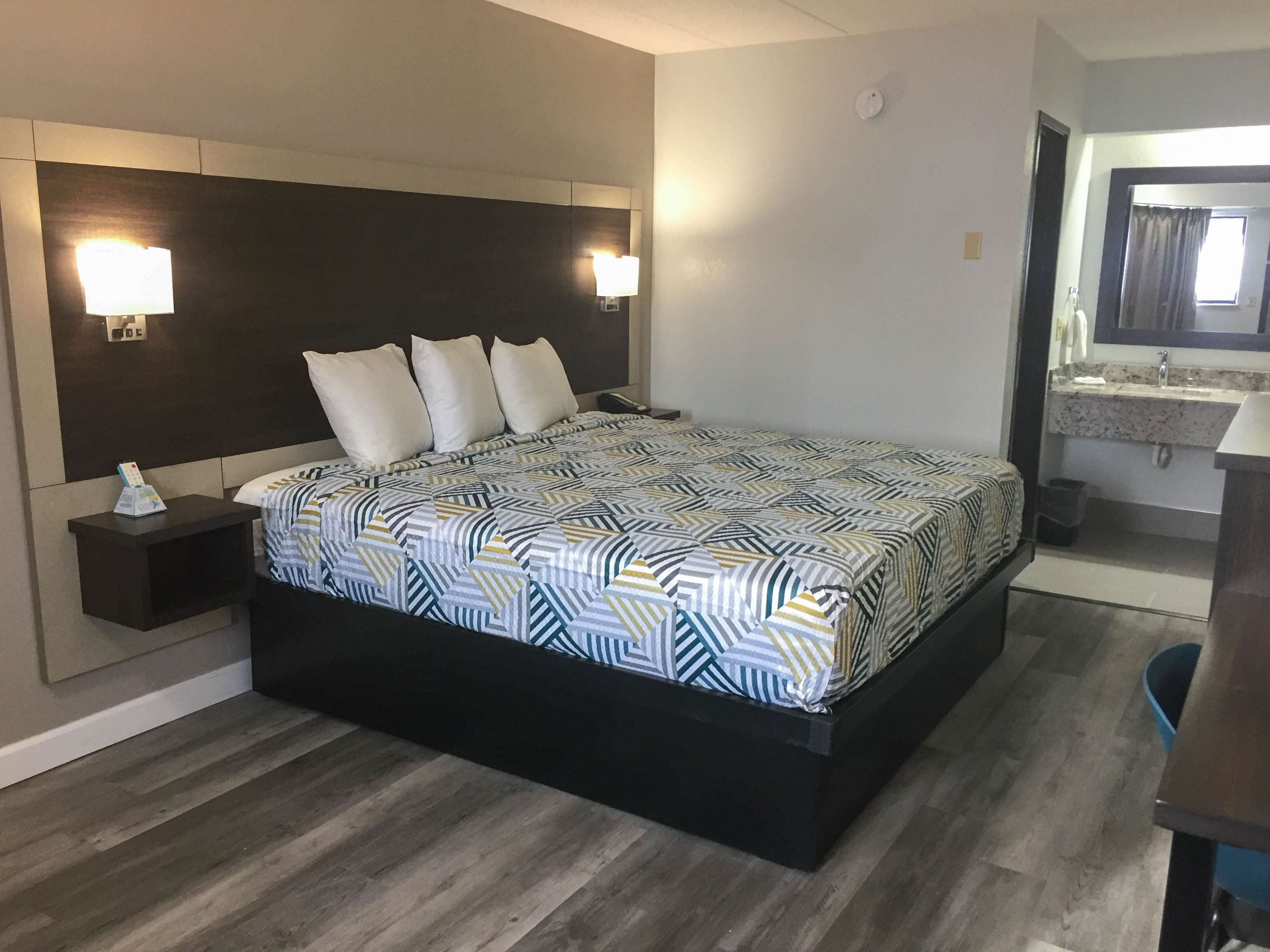 Pimennysverhot, silitysrauta/-lauta, ilmainen Wi-Fi, vuodevaatteet