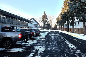 Free self-parking - Motel 6 Burnsville, MN (Burnsville)