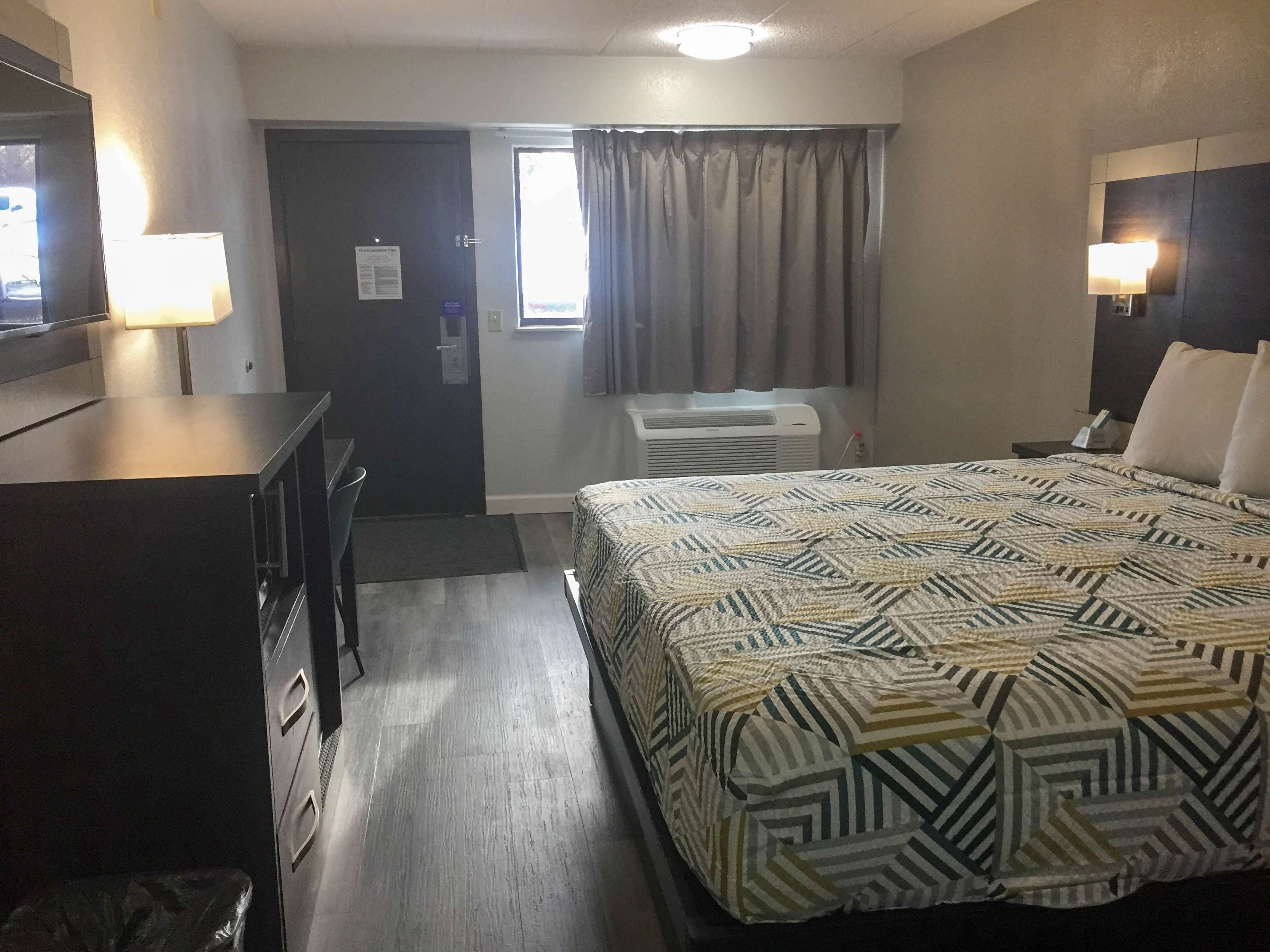 Pimennysverhot, silitysrauta/-lauta, ilmainen Wi-Fi, vuodevaatteet