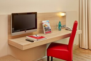Literie hypoallergénique, coffres-forts dans les chambres, bureau