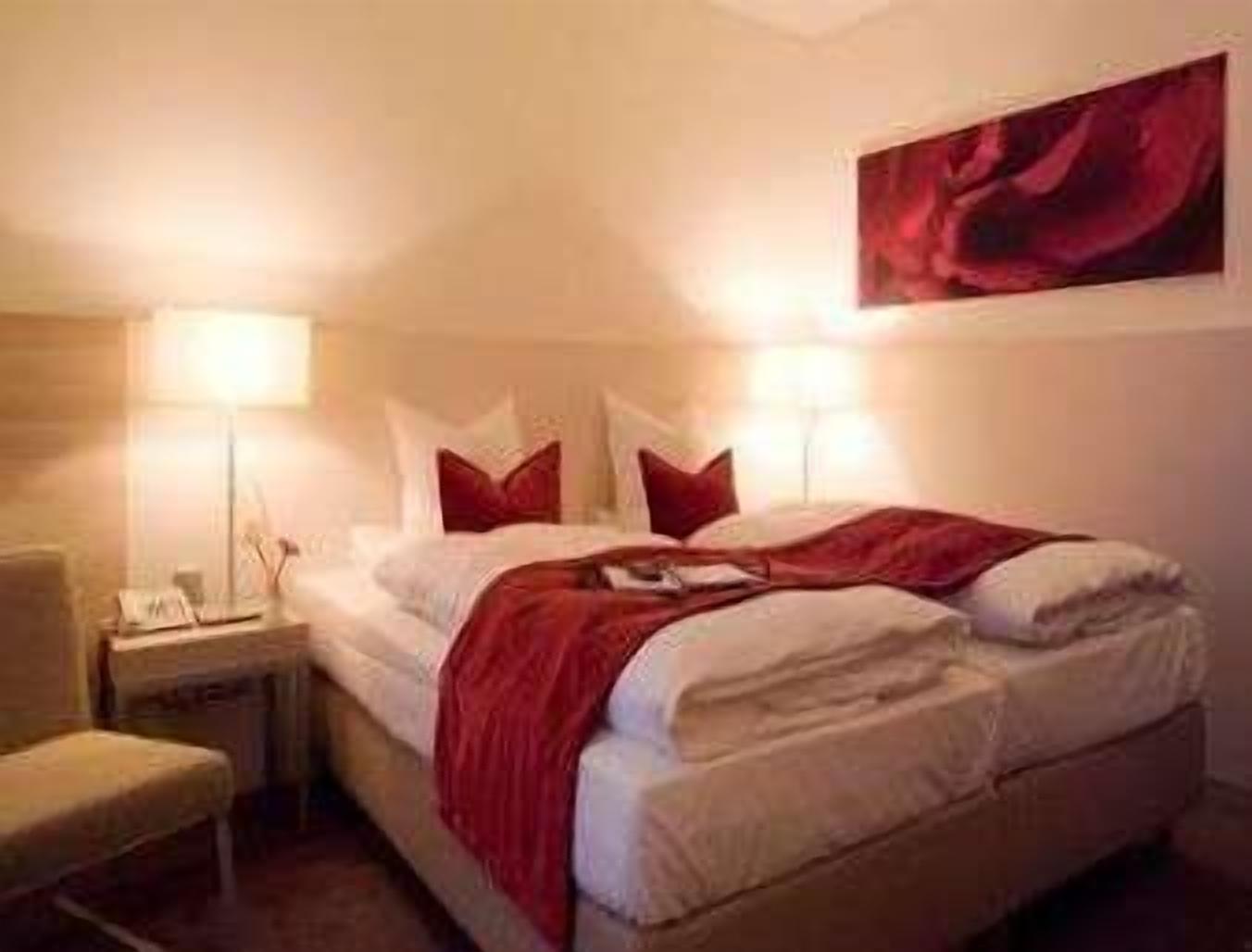 hypo-allergenic bedding, in-room safe, desk, blackout curtains