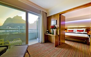Quarto Executivo com Cama King | Frigobar, cofres nos quartos, escrivaninha