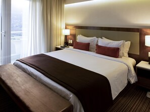 Minibar, in-room safe, desk, iron/ironing board - Pullman Rio de Janeiro São Conrado (Rio de Janeiro)