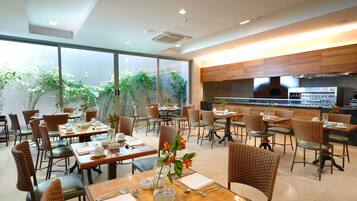 Breakfast, lunch and dinner served