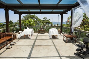 美甲與護足、按摩服務