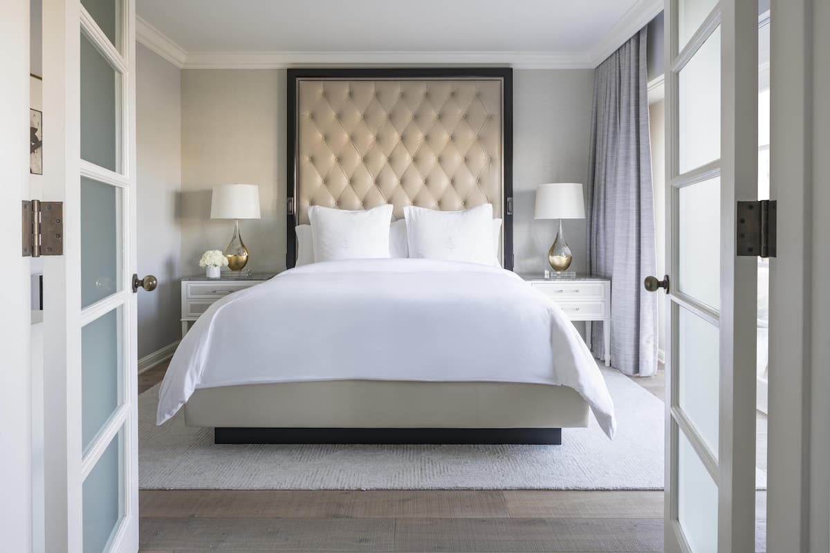 1 habitación, ropa de cama de alta calidad, cubrecamas y minibar