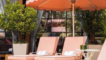 Outdoor pool, pool cabanas (surcharge), pool umbrellas