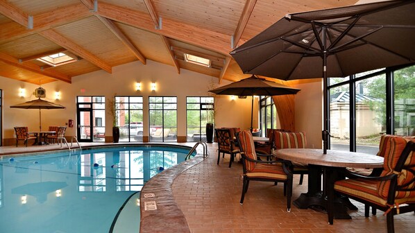 Indoor pool, pool loungers