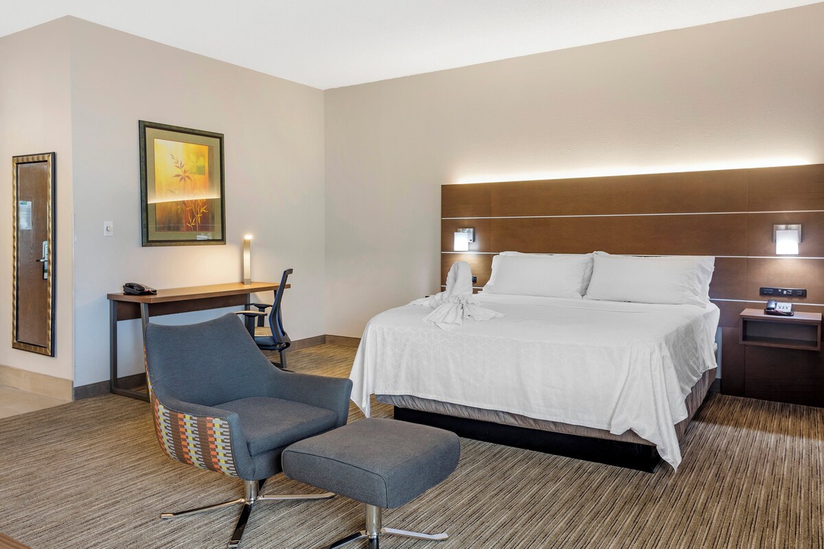 Suite, 1 King Bed, Jetted Tub | 1 bedroom, in-room safe, blackout curtains, iron/ironing board