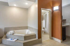 1 bedroom, in-room safe, blackout curtains, iron/ironing board - Holiday Inn Express Branson-Green Mountain Drive by IHG (Branson)