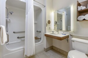 Bathroom - Holiday Inn Express Branson-Green Mountain Drive by IHG (Branson)