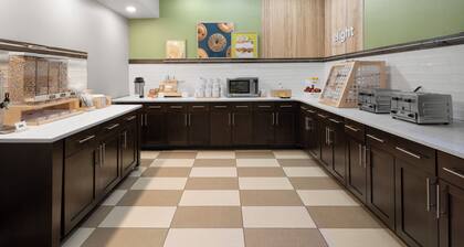 Spark by Hilton Decatur