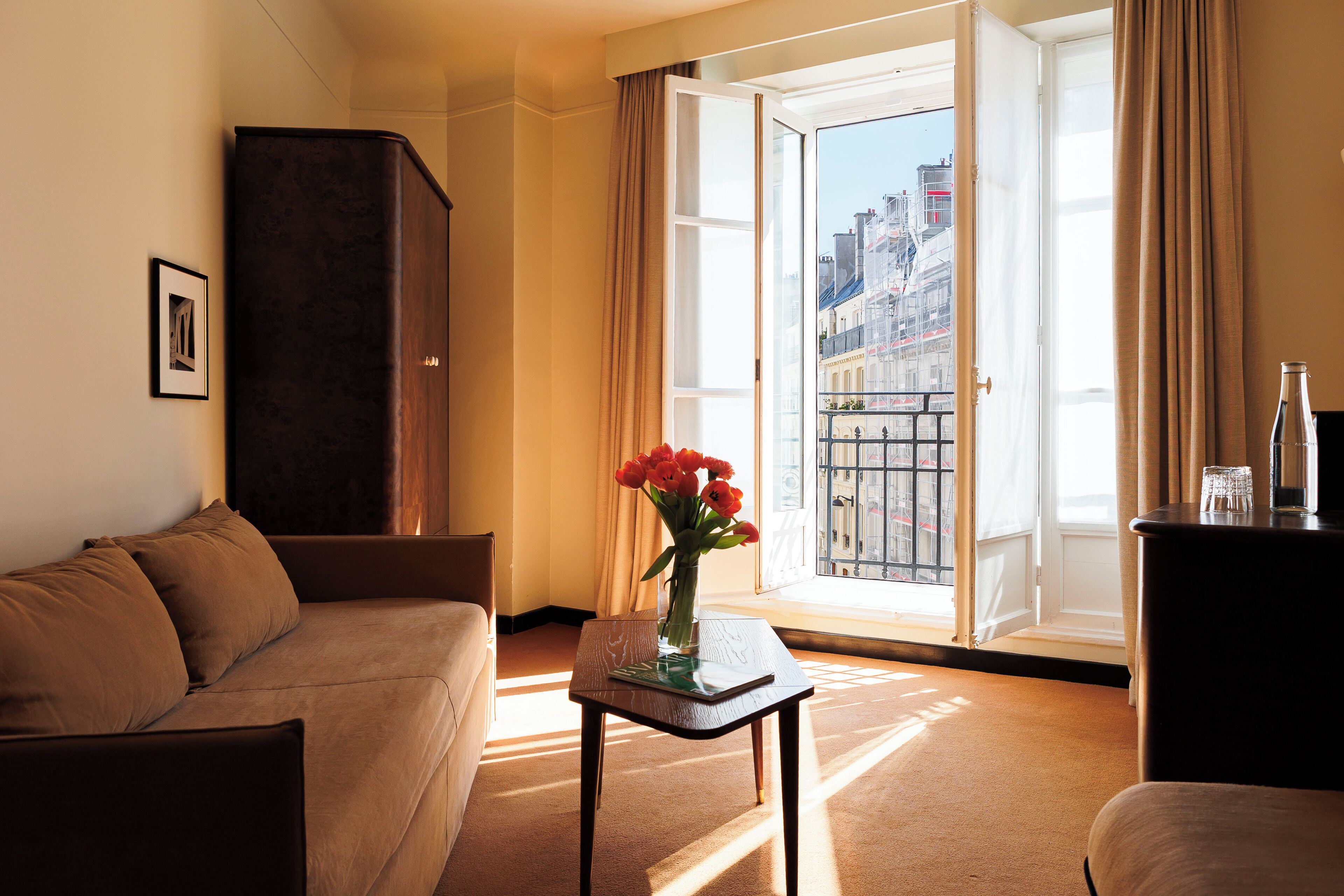 小型套房 | 高档床上用品、记忆海绵床垫、客房内保险箱、遮光窗帘