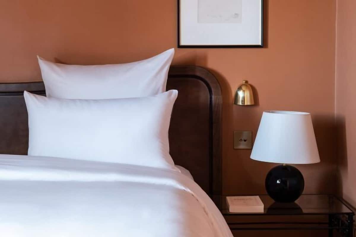 1 Schlafzimmer, hochwertige Bettwaren, Betten mit Memory-Foam-Matratzen