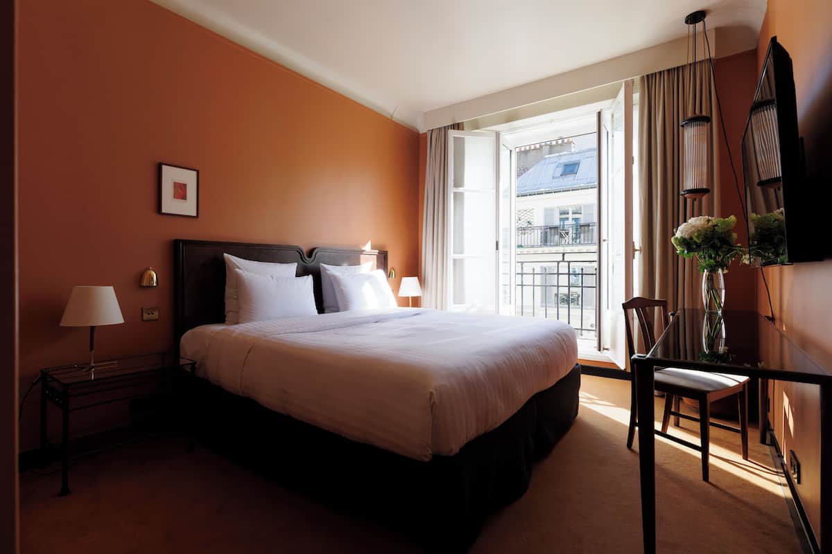 Deluxe Room | 1 bedroom, premium bedding, memory foam beds, minibar