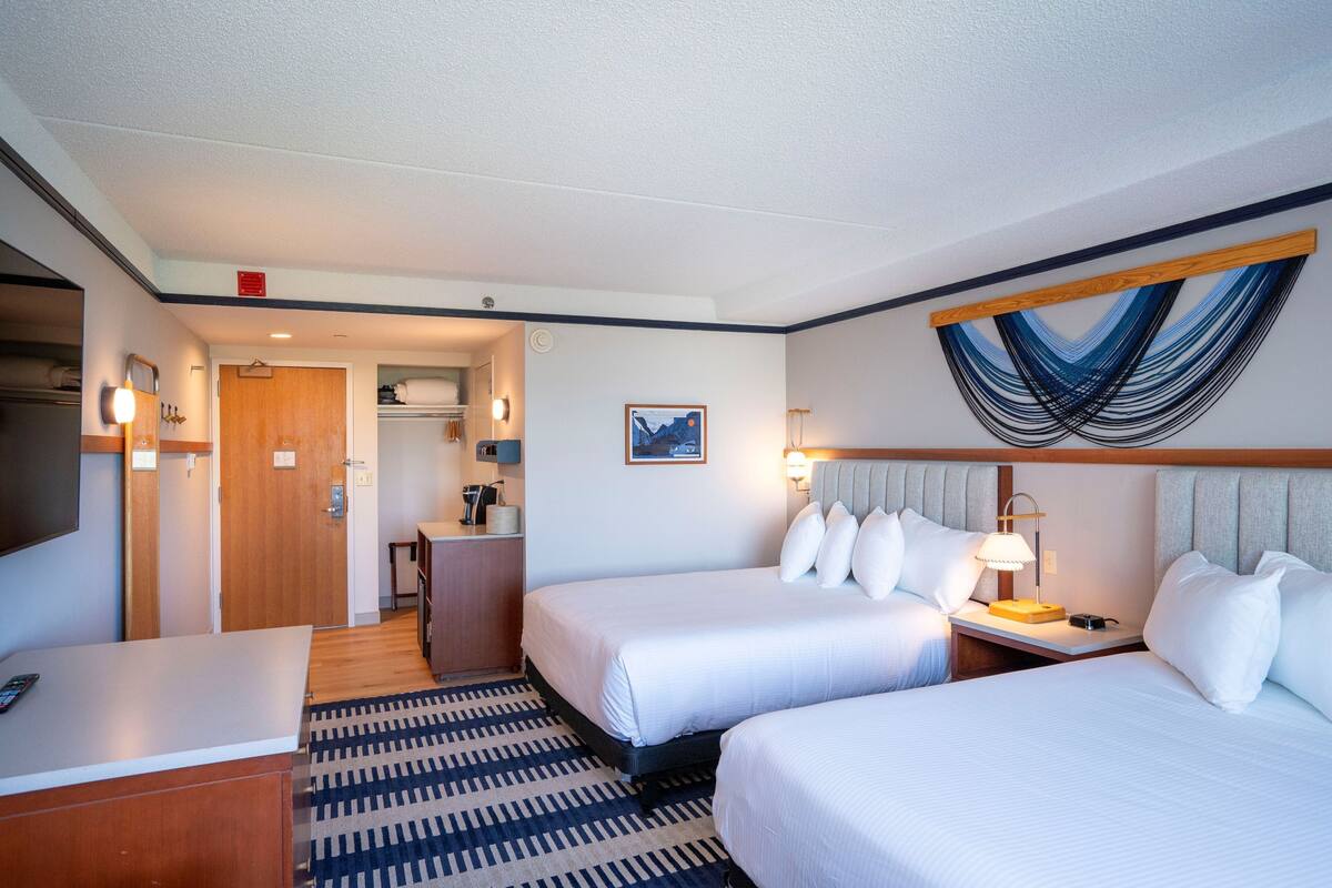 1 bedroom, hypo-allergenic bedding, in-room safe, desk