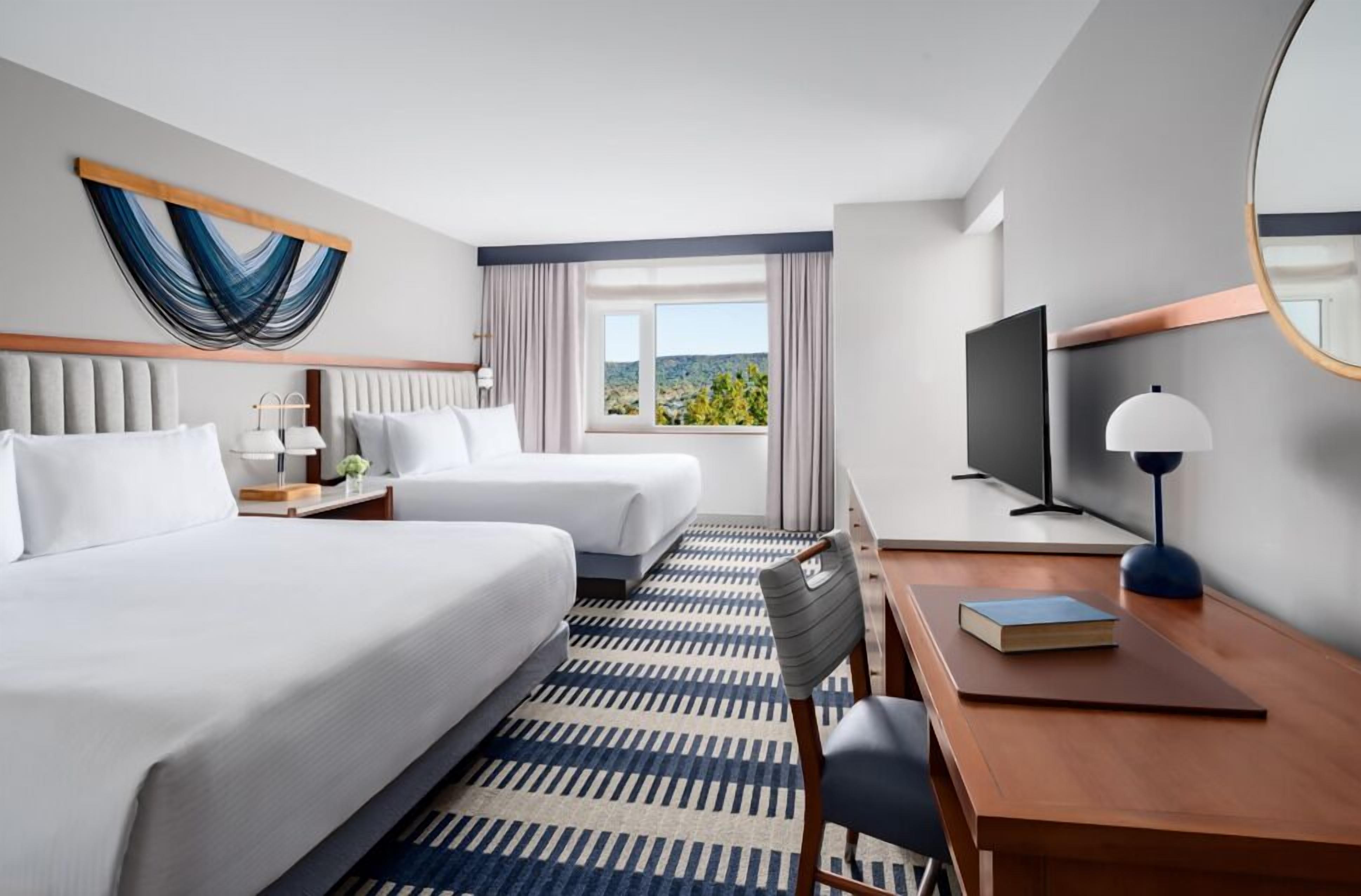 저자극성 침구, 객실 내 금고, 책상, 노트북 작업 공간