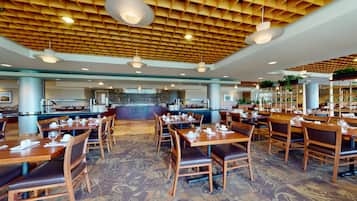 Petit déjeuner buffet servi tous les jours en supplément