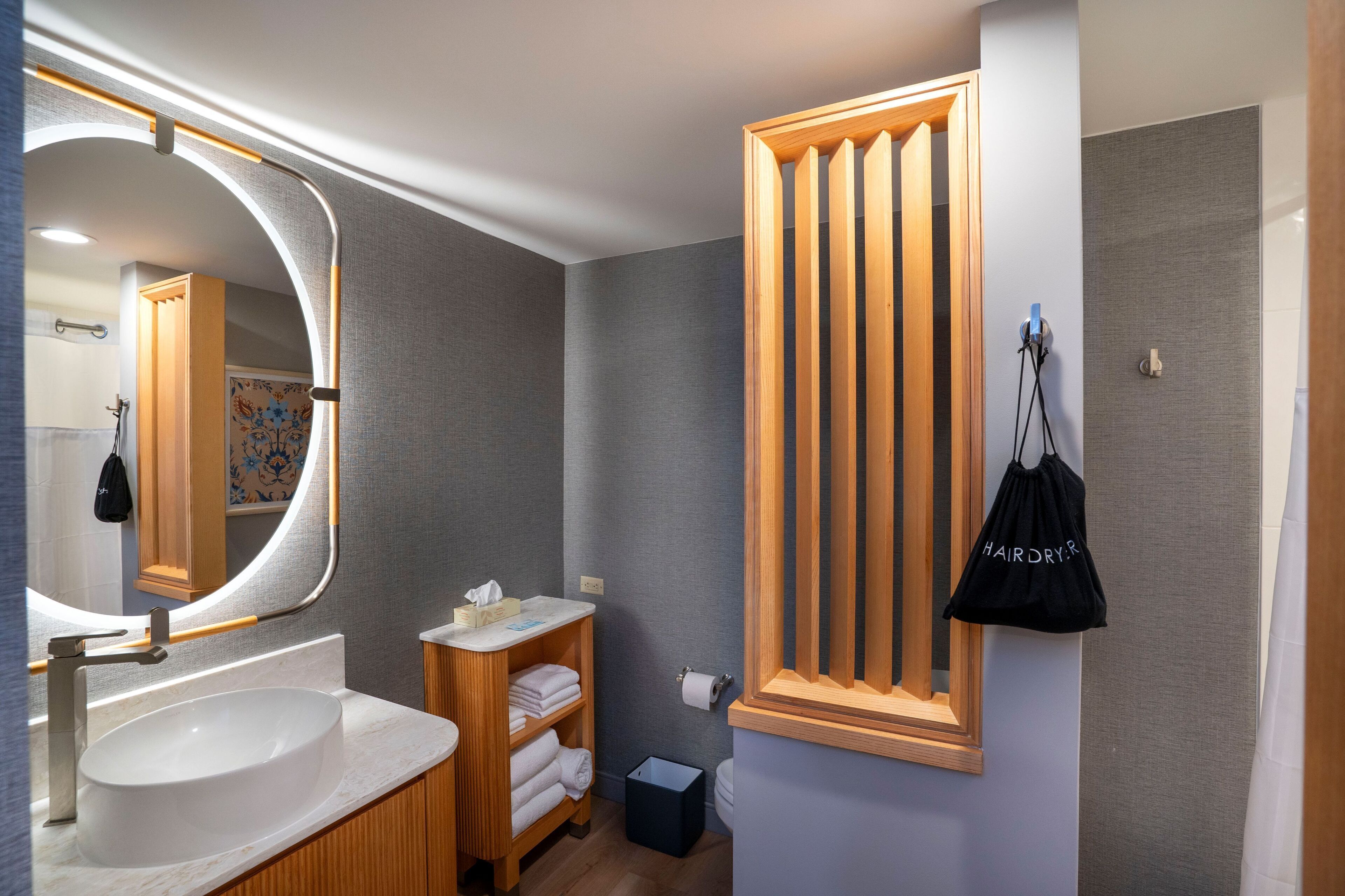 combined shower/bathtub, eco-friendly toiletries, hair dryer, towels