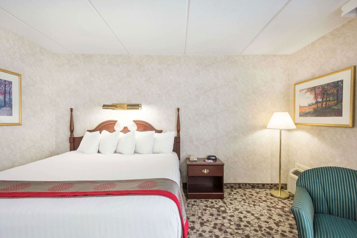In-room safe, desk, laptop workspace, blackout curtains