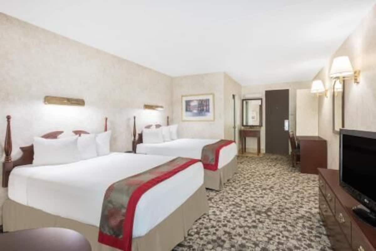 In-room safe, desk, laptop workspace, blackout curtains