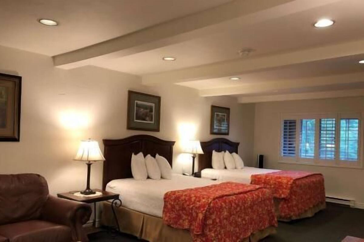 Iron/ironing board, free WiFi, bed sheets