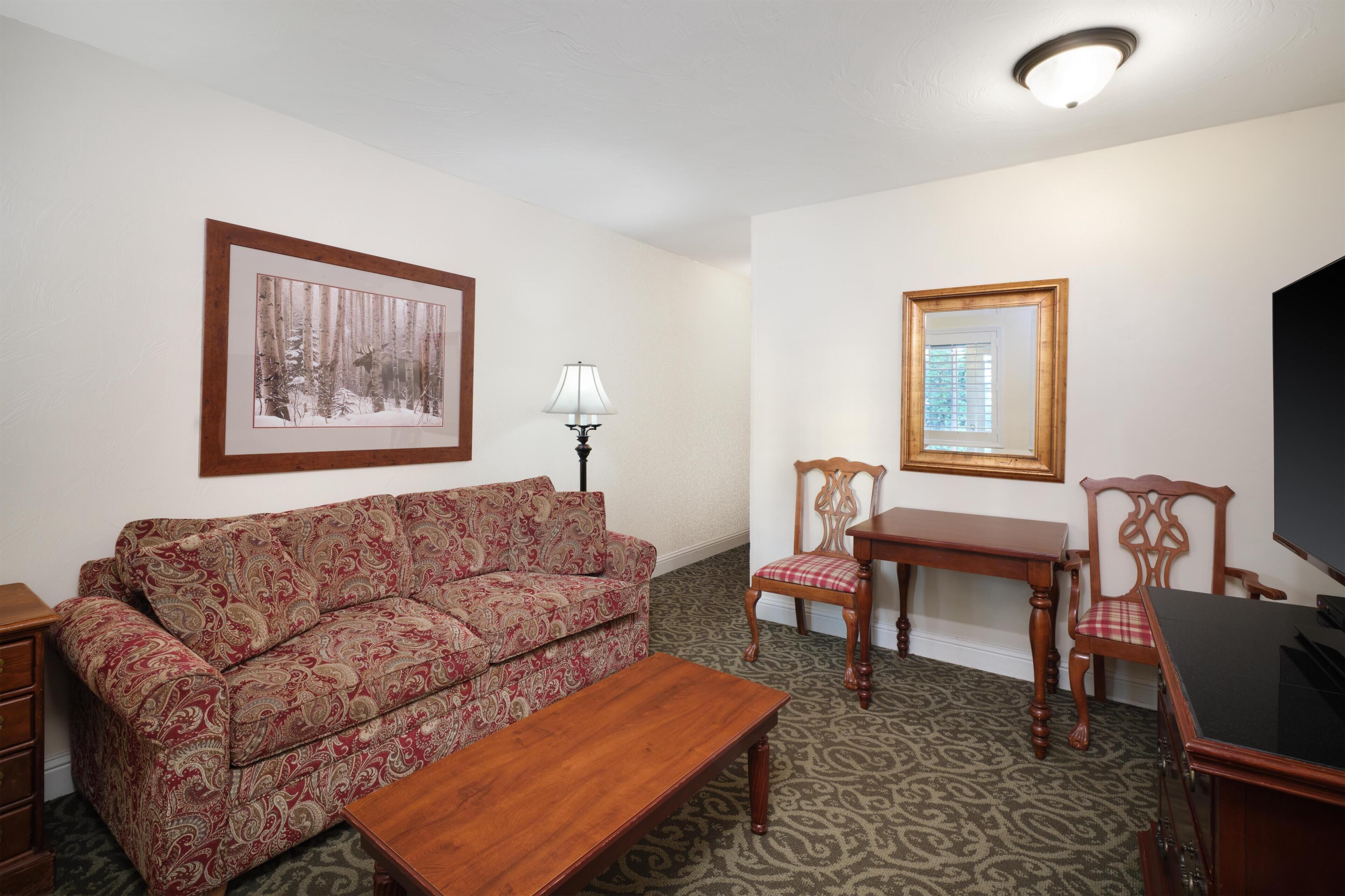 Suite, 1 Queen Bed, Non Smoking, Kitchen (Living Room;with Single Sofabed) | Iron/ironing board, free WiFi, bed sheets