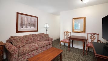 Suite, 1 Queen Bed, Non Smoking, Kitchen (Living Room;with Single Sofabed) | Iron/ironing board, free WiFi, bed sheets