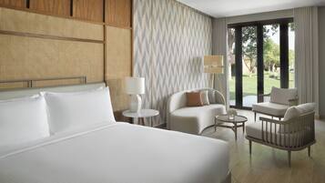 Premium-Zimmer, 1 King-Bett, Poolzugang (Direct) | 1 Schlafzimmer, italienische Bettbezüge von Frette