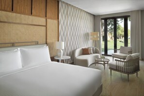 Premium Room, 1 King Bed, Pool Access (Direct) | 1 bedroom, Frette Italian sheets, premium bedding, down duvets