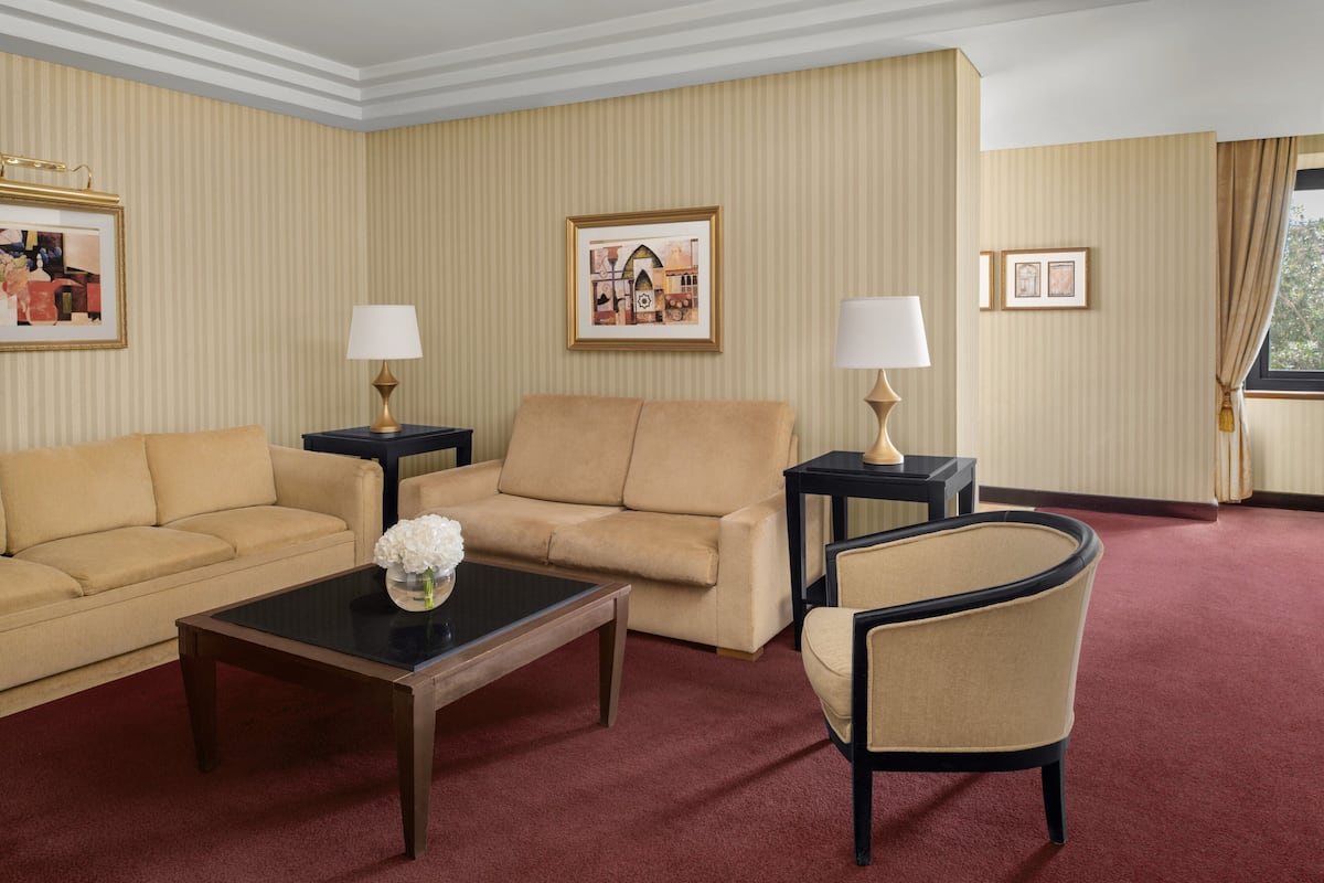 Suite, 1 King Bed | Room amenity